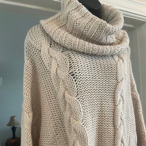 Sweater Chunky Cream Cable Knit. Sz SM  Cowl Neck.  Great condition.